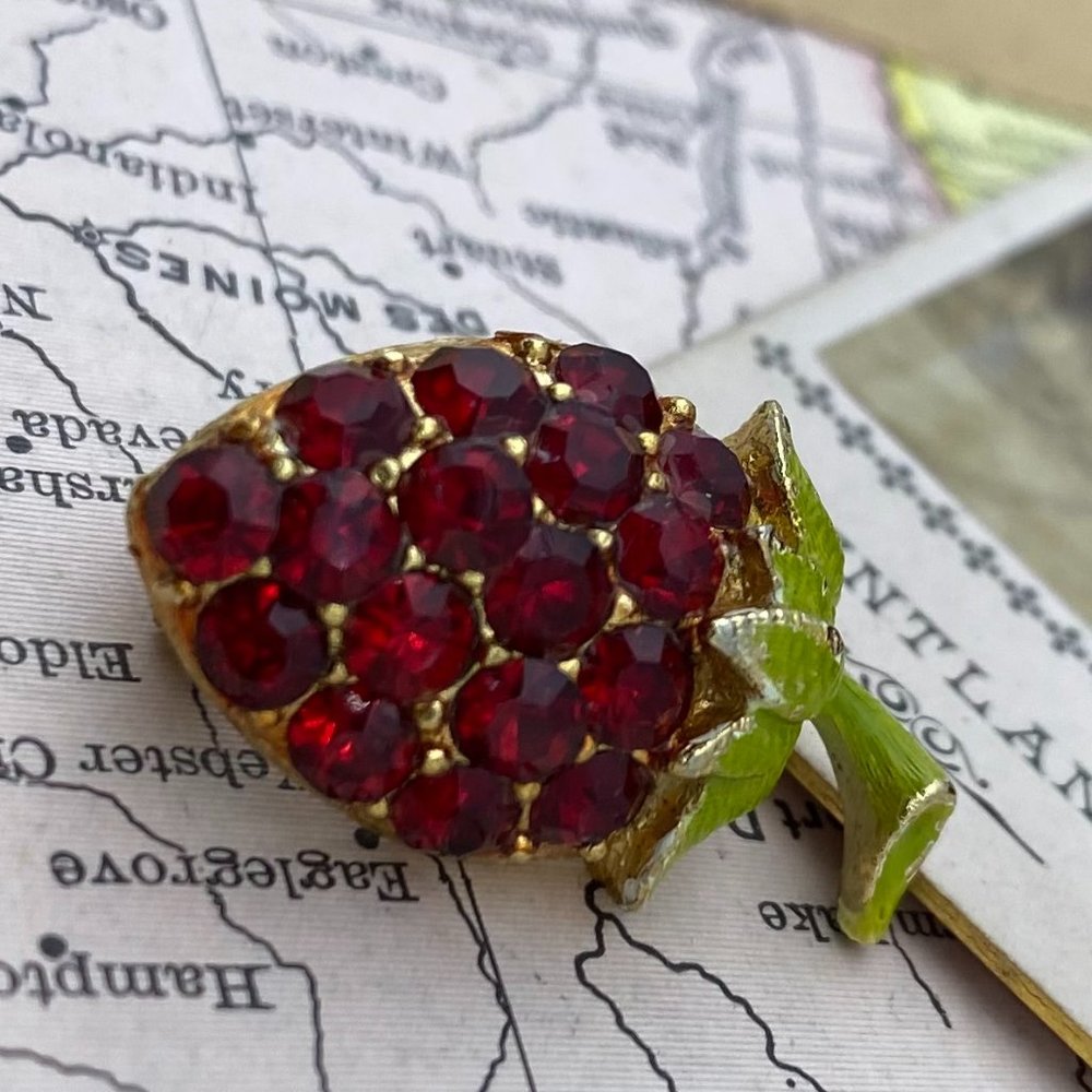 Vintage Rhinestone & Enamel Strawberry Brooch - Picture 4 of 7